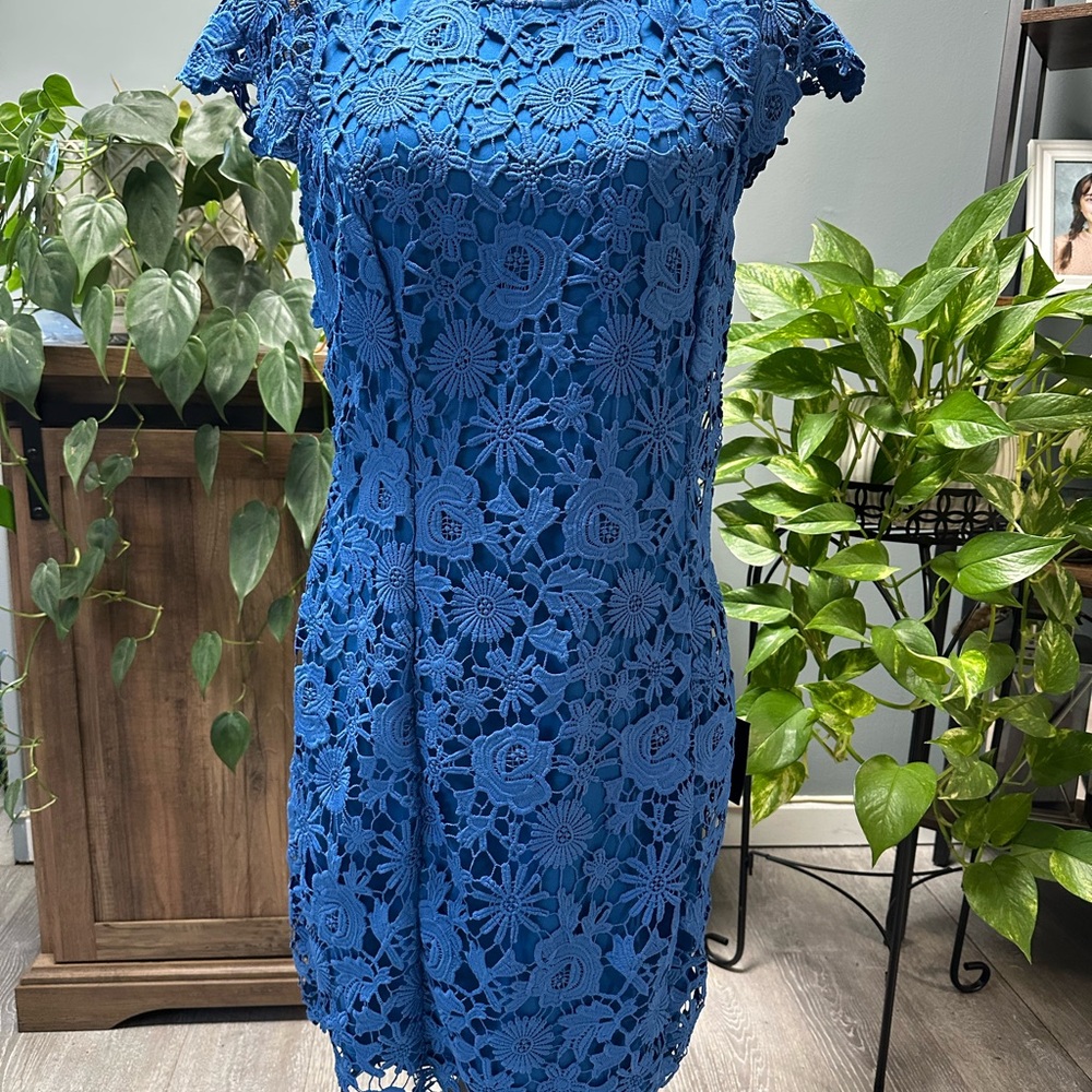 Lulu‘s Romance Language blue backless lace dress. NWT. Size L. - Picture 4 of 5